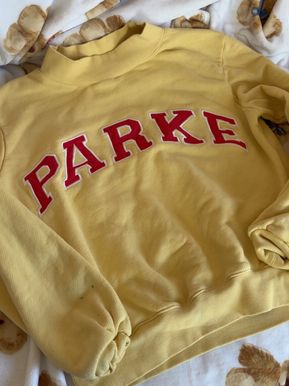 Yellow Parke S/M like new Mockneck with dark pink Lettering